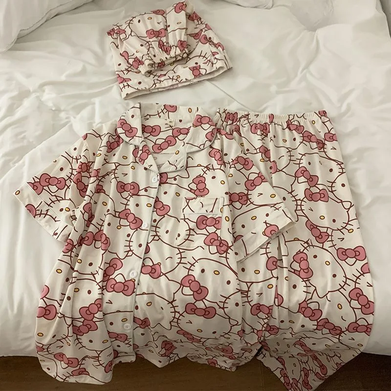 Hello Kitty Pajamas for Couples: Cozy Up in Matching Sets插图