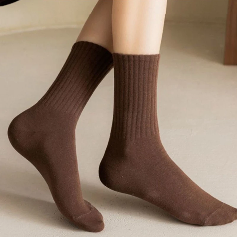 How to Match Your Slouch Socks with Other Accessories插图