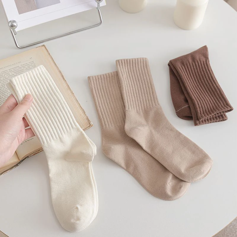 The Best Slouch Sock Colors for Different Skin Tones插图