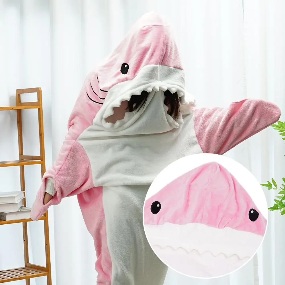 Dive into Comfort with Shark Blankets插图3